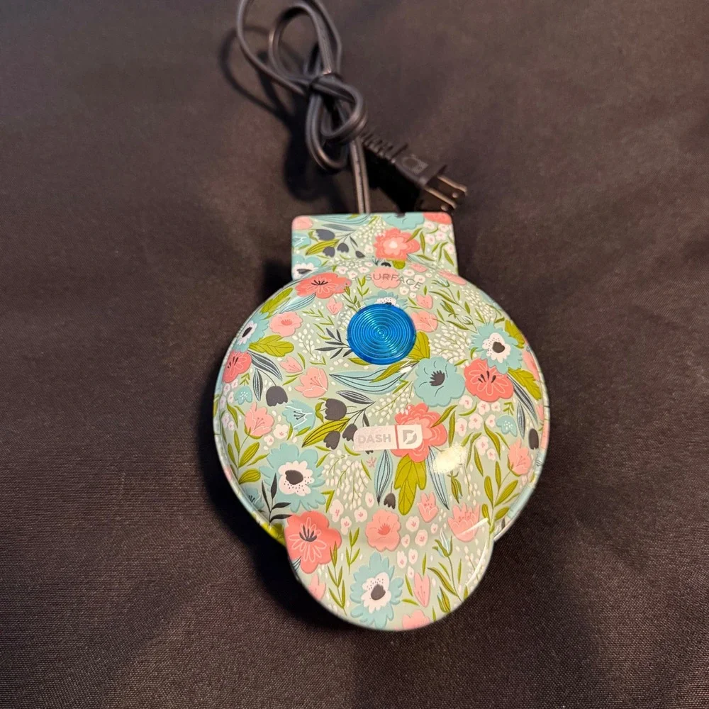 Dash Mini Waffle Maker‎ Floral Compact 4